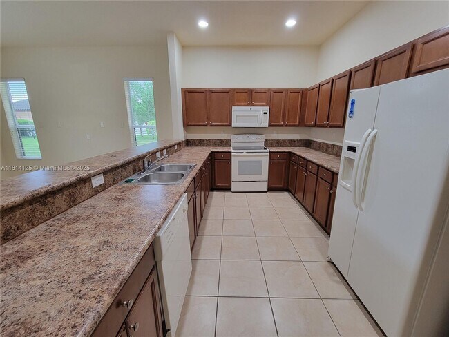 Building Photo - 9282 SW 171st Ct