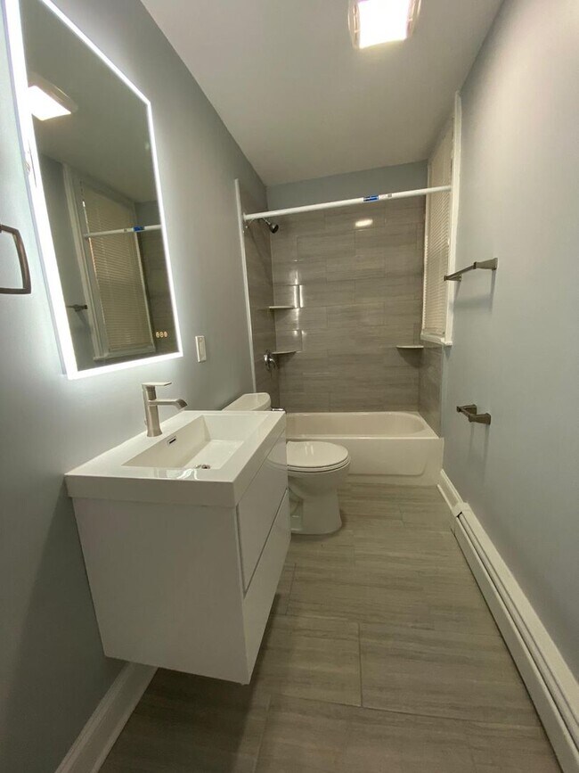 Building Photo - 378 Orchard St