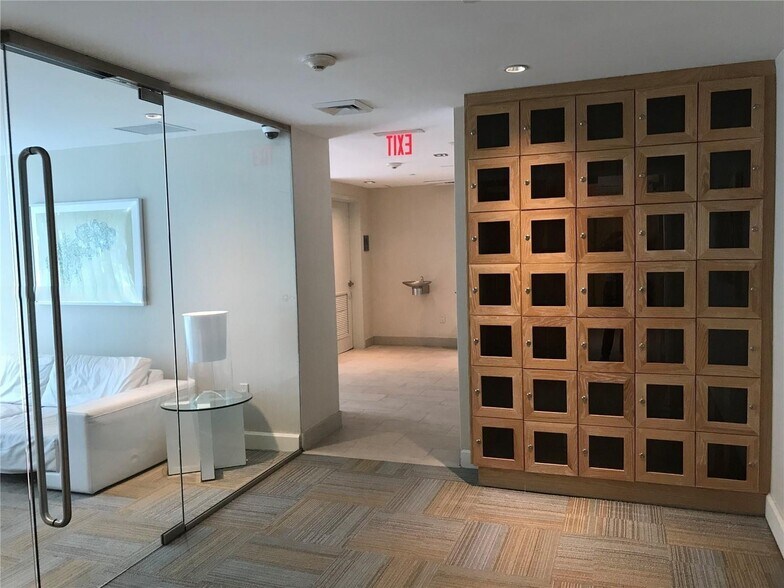 Building Photo - 951 Brickell Ave