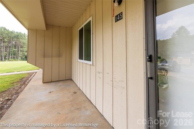 Building Photo - 145 Brentwood Dr