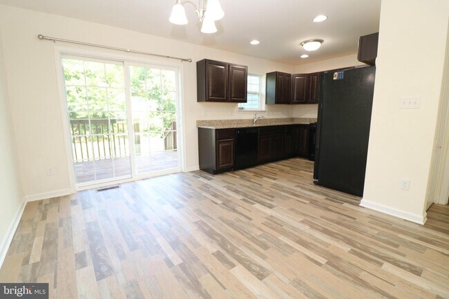 Building Photo - 120 Salerno Dr