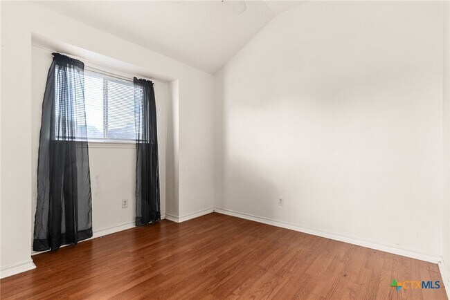 Building Photo - 2702 Hemlock Dr