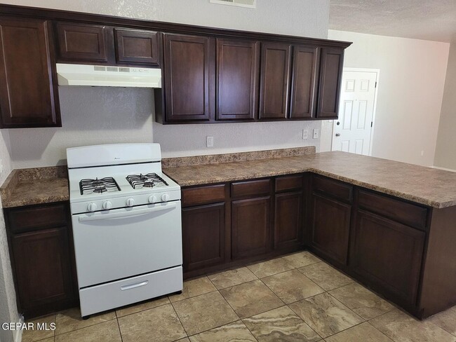 Building Photo - 2862 Grant Ave