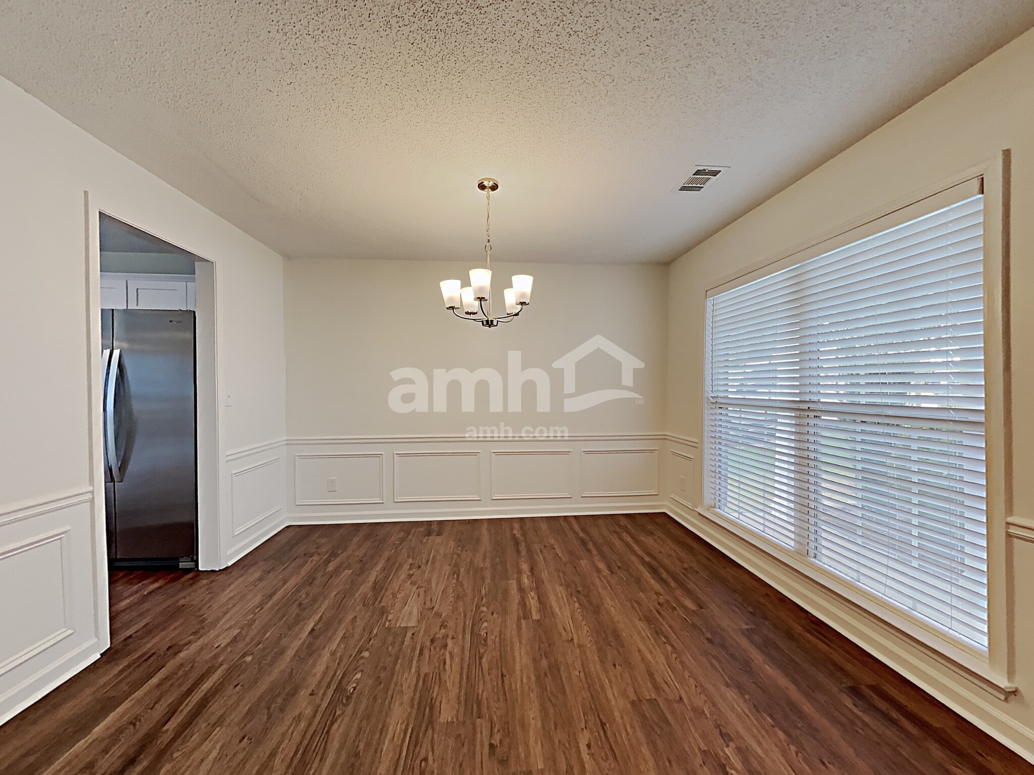 Building Photo - 122 Wallnut Hall Cir