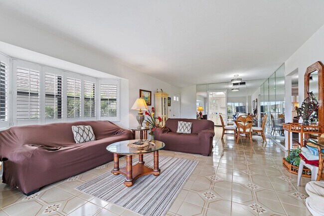 Building Photo - 755 Saturn St