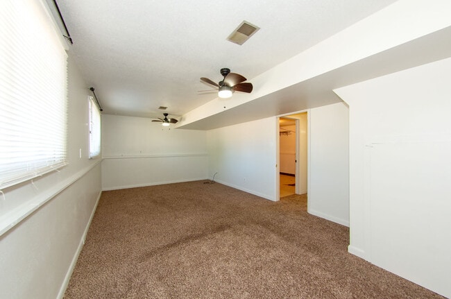 Building Photo - 6921 Manhattan Ln
