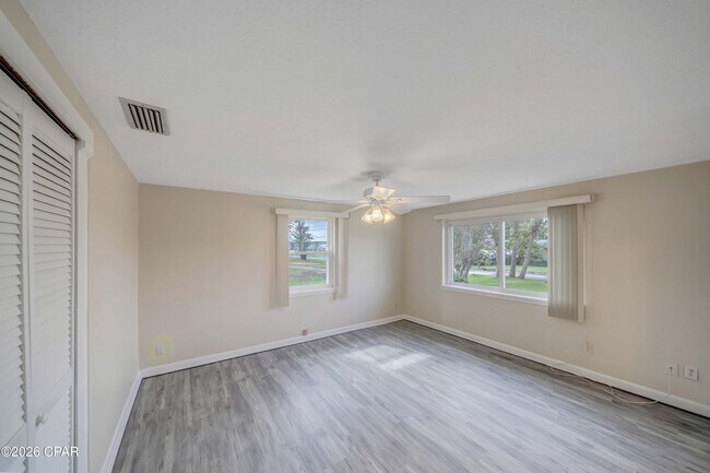 Building Photo - 4736 Sunset Dr