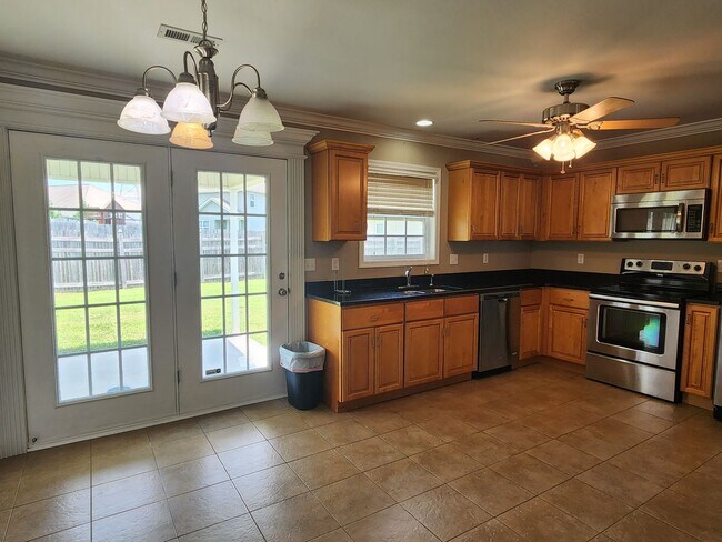 Building Photo - Maryville 37801 - 3 bed 2 bath home with a...