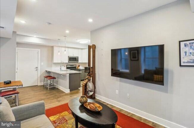 Building Photo - 1340 Nicholson St NW