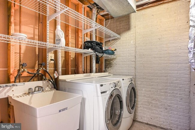 Building Photo - 1838 Oxford Square