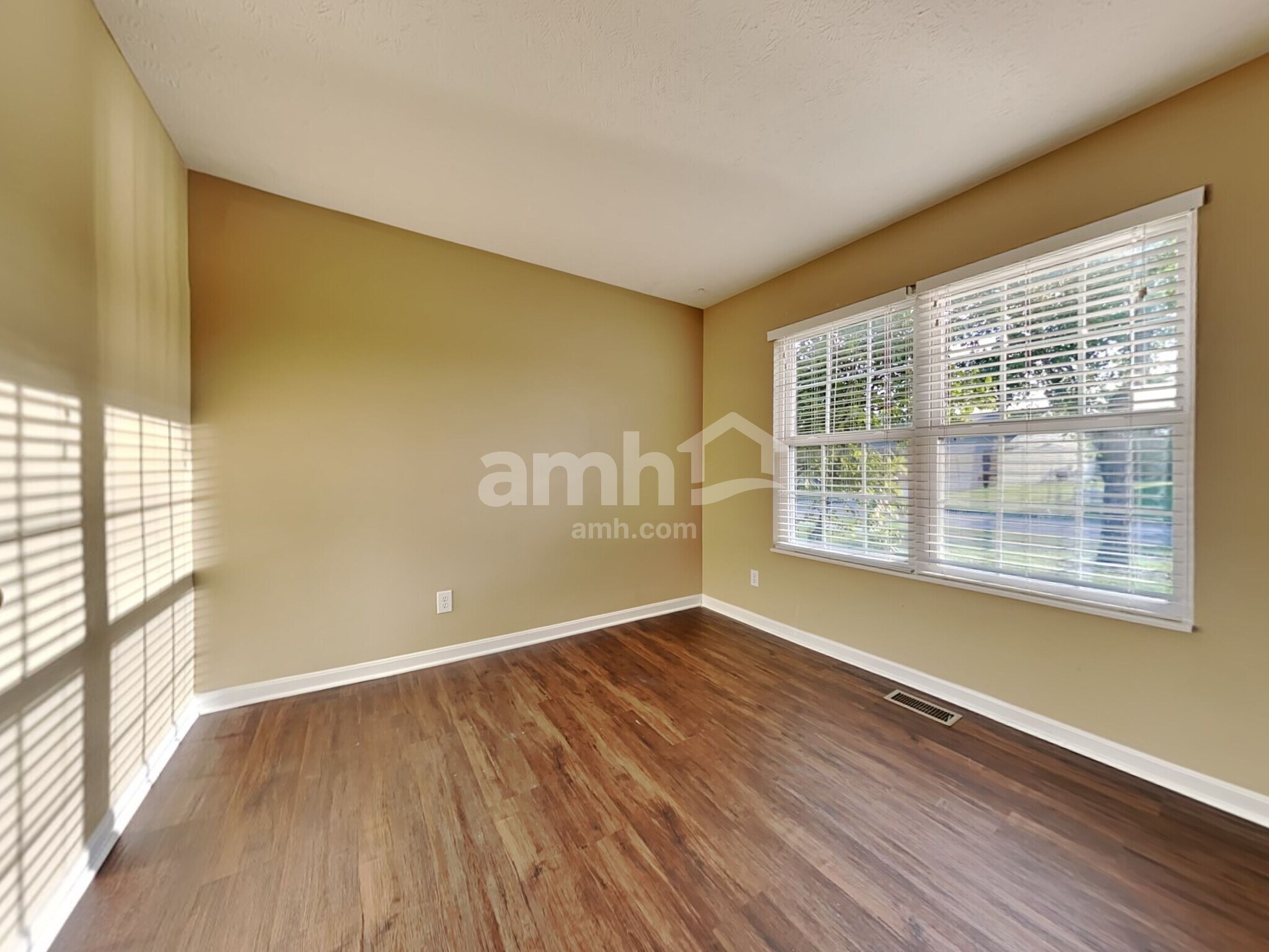 Building Photo - 755 Elm Tree Dr