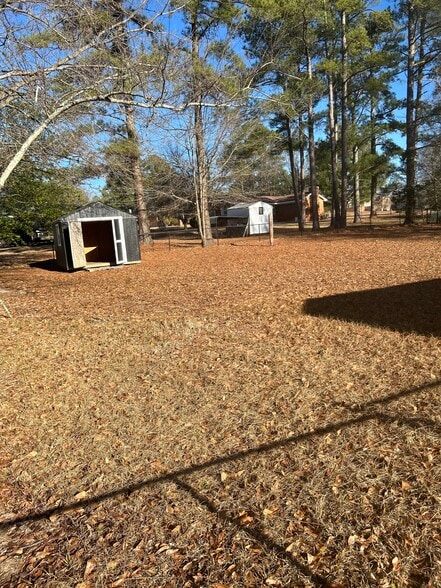 Building Photo - 717 Dogwood Ln