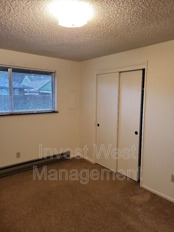 Building Photo - 3408 E 18th St