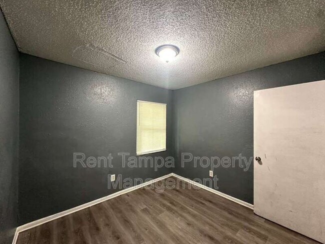 Building Photo - 8304 N Mulberry St