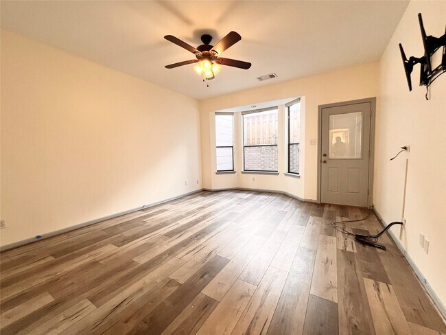 Building Photo - 727 Bunker Hill Rd