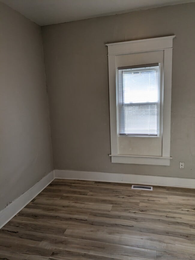 Building Photo - 1403 Beechwood Ave