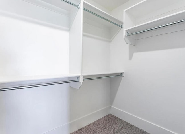 Building Photo - Stunning 3 Bedroom in Beautiful Desert Color Community