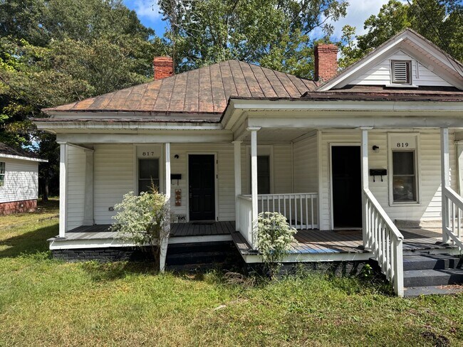 Primary Photo - 817-819 Arlington Street