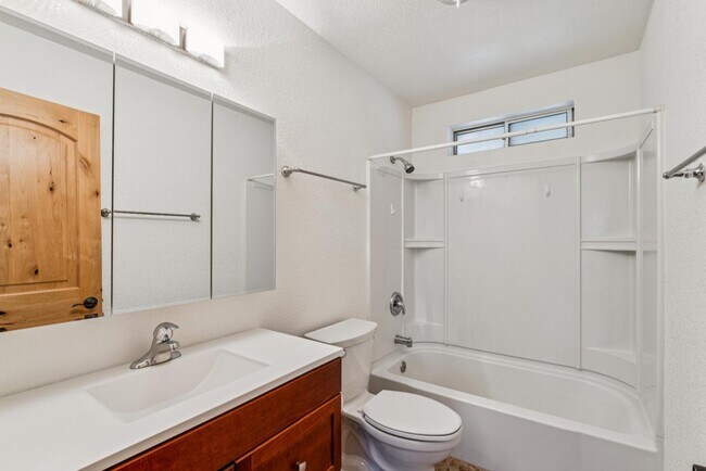 Building Photo - 1351 Montreal Dr