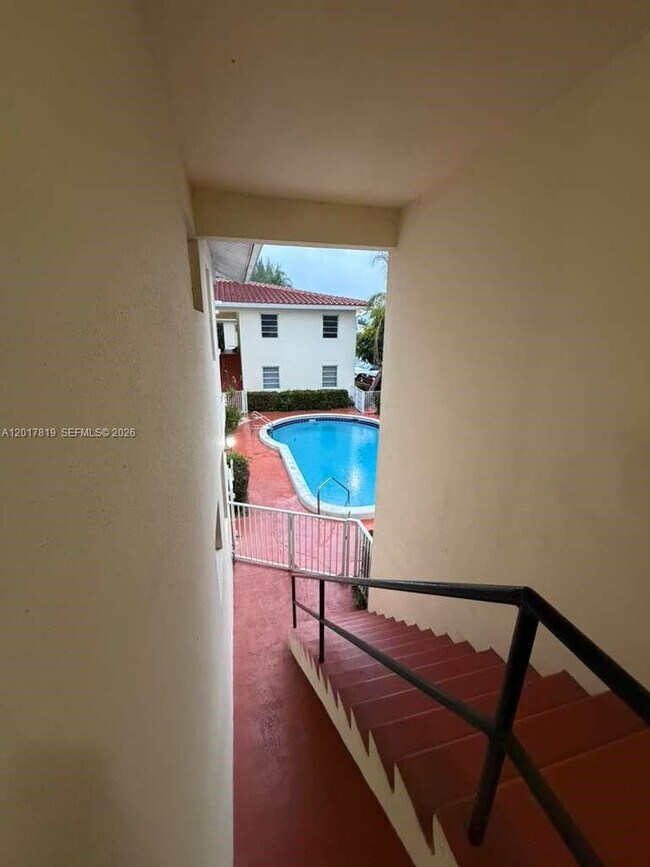 Building Photo - 2591 NE 55th Ct