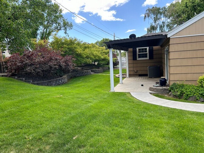 Building Photo - NEW LISTING In Desirable N. Richland Neigh...