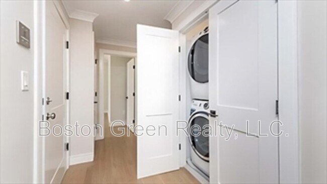 Building Photo - 2 Rossmore Road