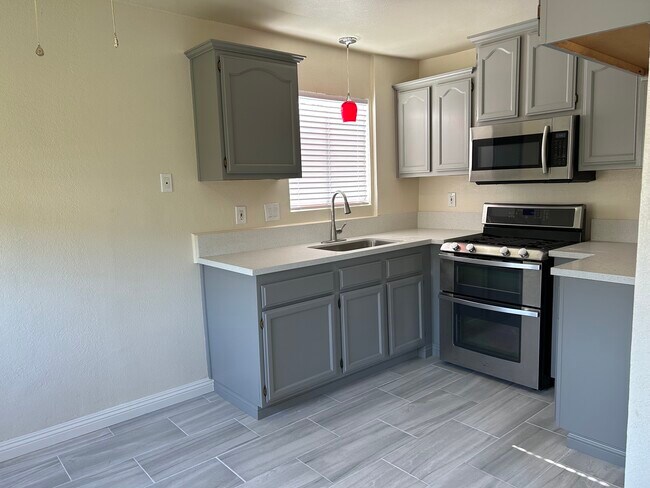 Building Photo - 642 Lemar Park Dr