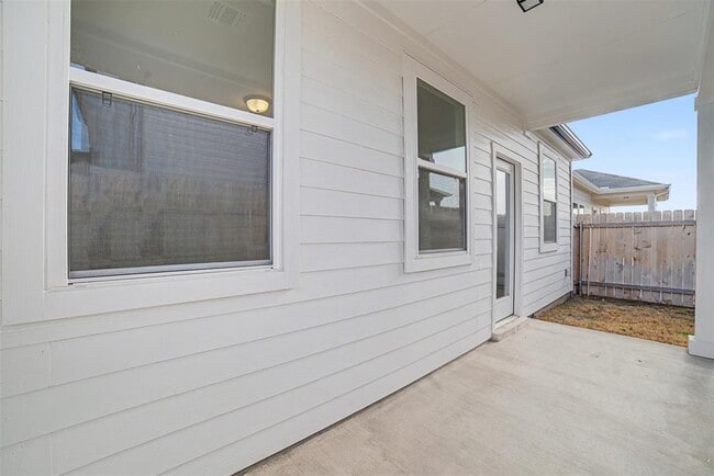 Building Photo - 17502 El Hidalgo Dr