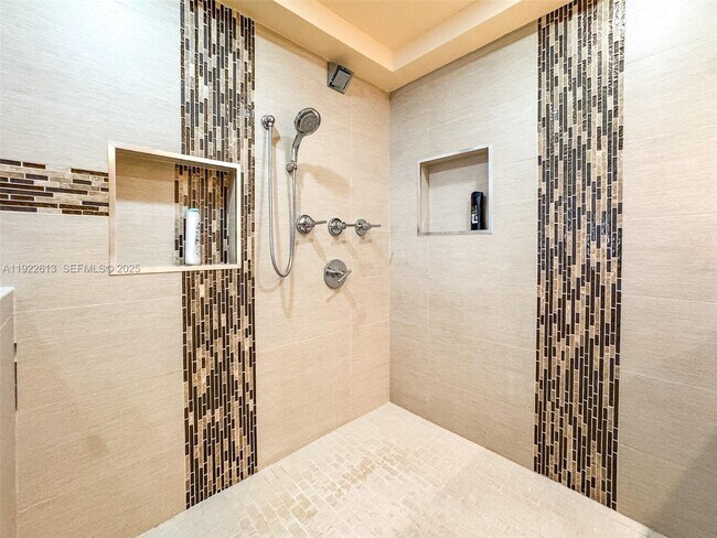 Building Photo - 8877 Collins Ave