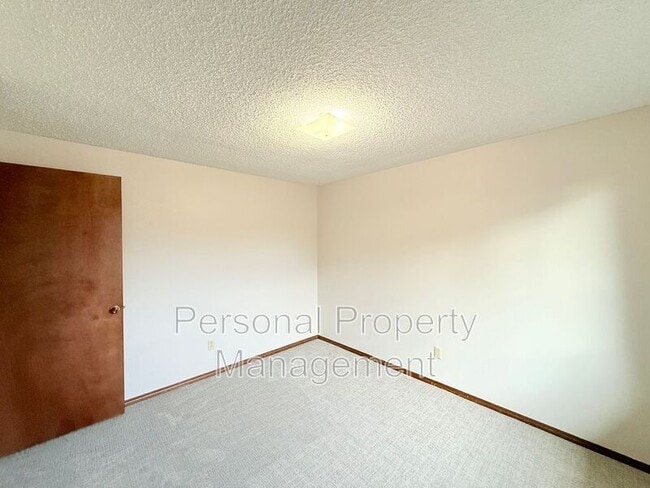 Building Photo - 414 W 39th St