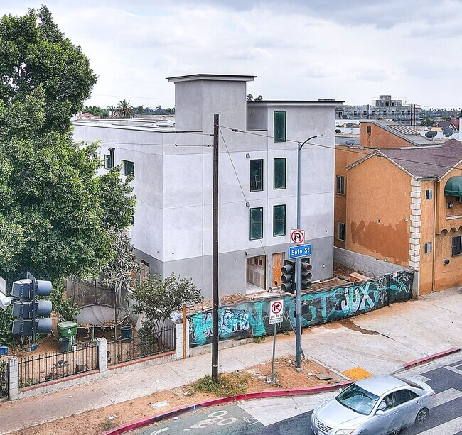 Building Photo - 610 N Soto St