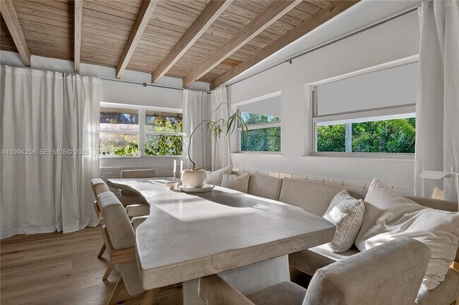 Building Photo - 3138 SW 15th St