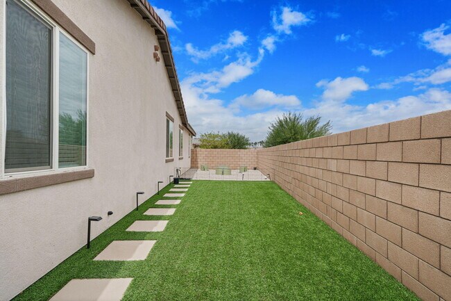 Building Photo - 81887 Via Encinitas