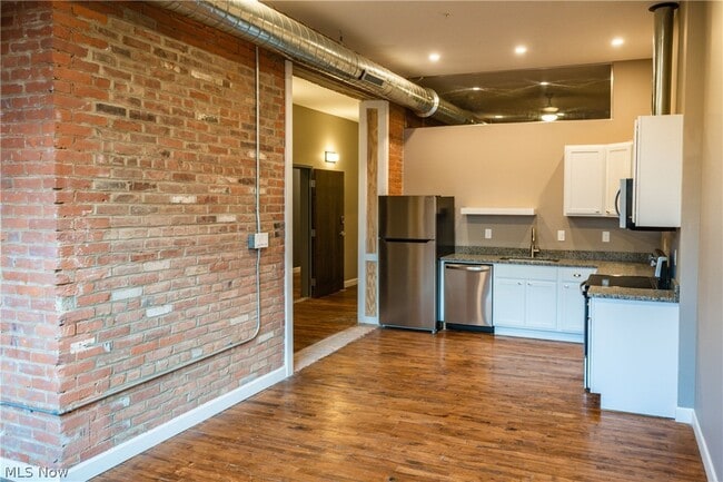 Building Photo - 3800 Euclid Ave