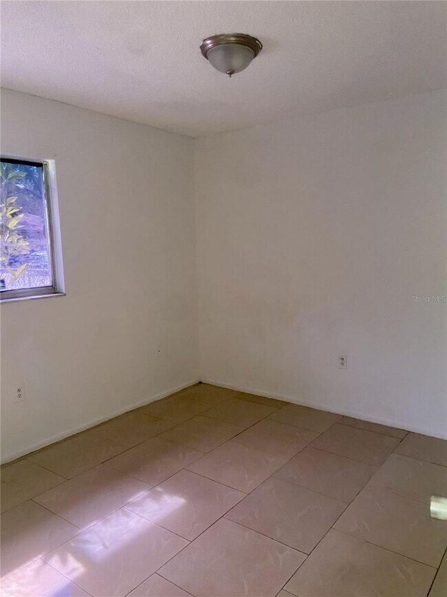 Building Photo - 5613 7th St Ct E