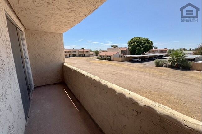 Building Photo - 3Bed/2Bath Townhouse at 47th Ave/Maryland Ave! Ready for Immediate Move-In! – FENCED-IN YARD!