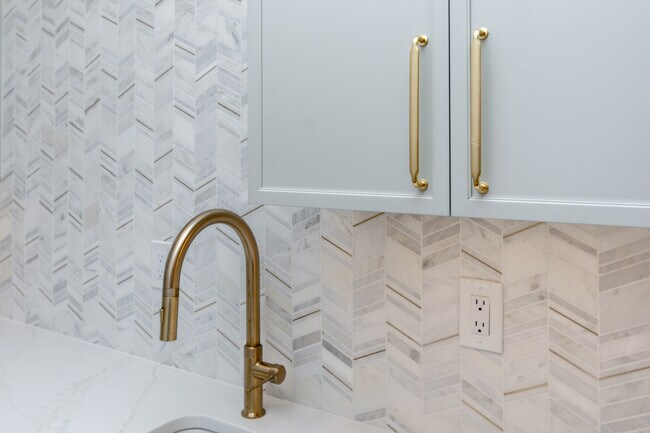 Building Photo - 17 Wilson St