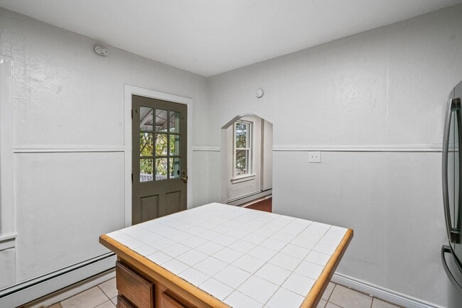 Building Photo - MOVE IN SPECIAL! SCORE HALF OFF 1ST MONTH'...