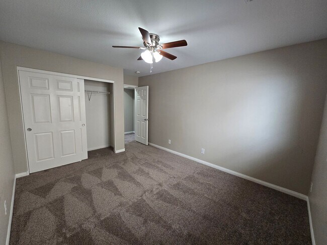 Building Photo - 4 BED, 2 1/2 BATH, 2 STORY HOME!!