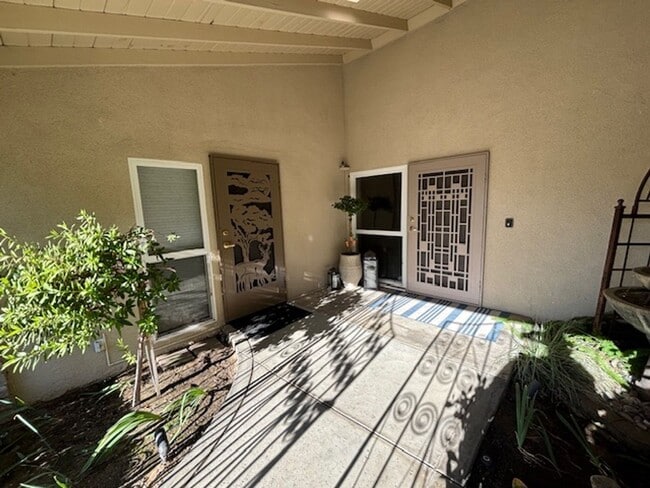Building Photo - Stockdale Country Club Beauty – Paid Solar...