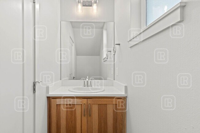 Building Photo - 212 S Woodlawn Rd