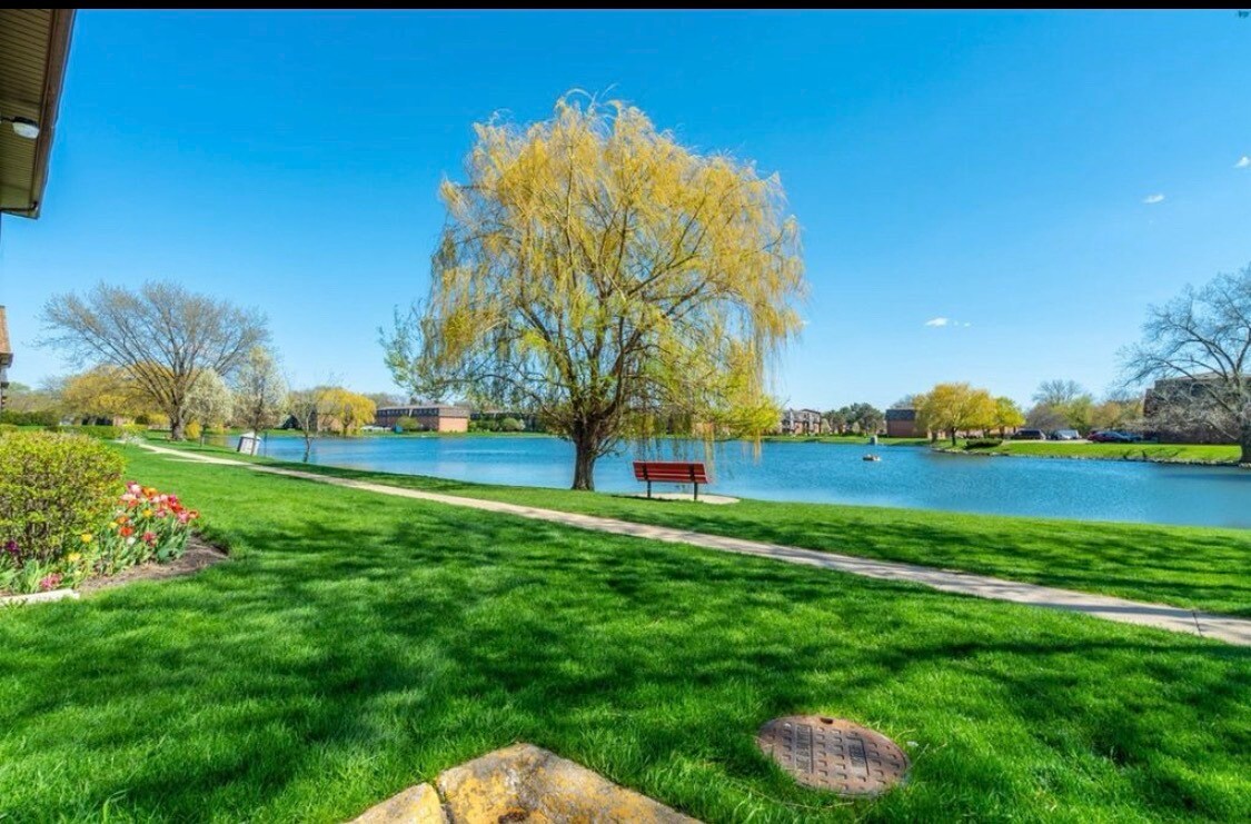 Building Photo - 9405 Bay Colony Dr