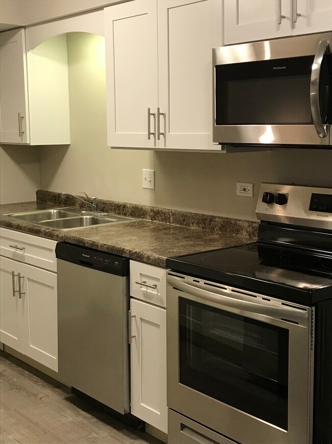 Kitchen - 1153 S Forums Ct