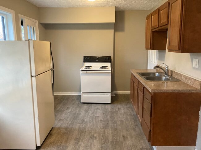 Building Photo - 1356 Huffman Ave