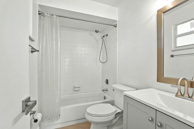 Building Photo - 983 NW Spruce Ridge Dr