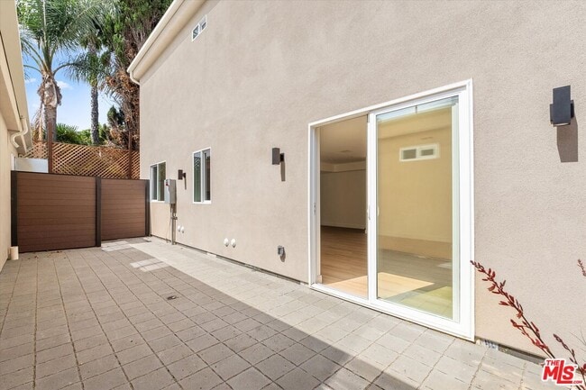 Building Photo - 5910 Mammoth Ave