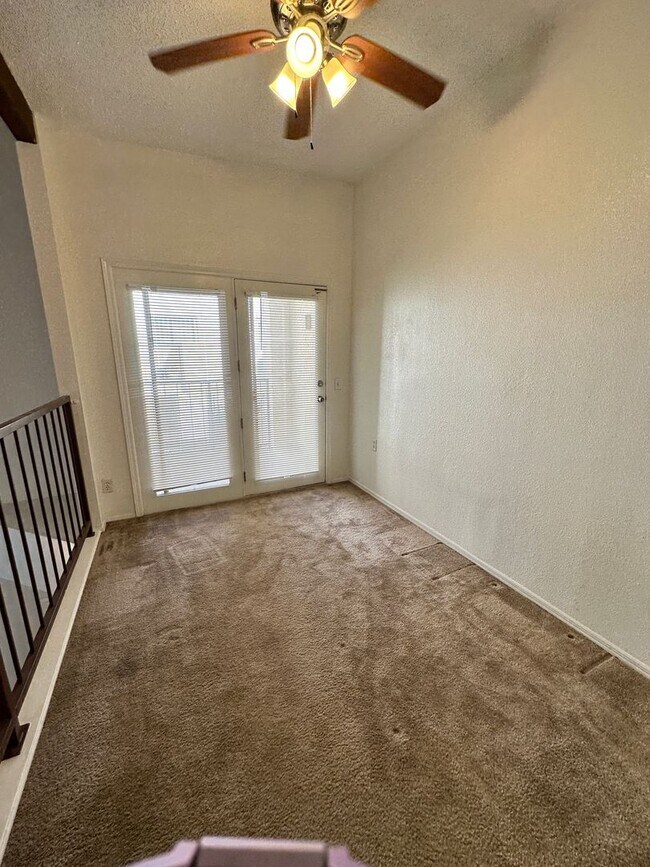 Building Photo - 1200 E River Rd