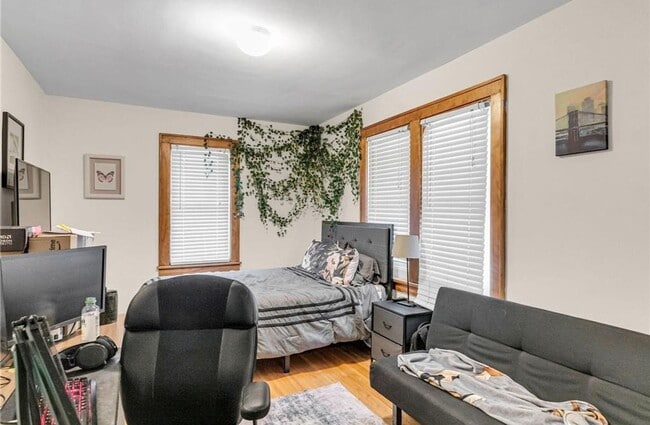 Building Photo - Awesome 2 BR/1 BA Single-Family Home in Ro...