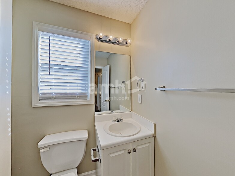 Building Photo - 32 Alston Ln SW