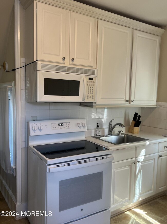 Building Photo - 84 McLaren St